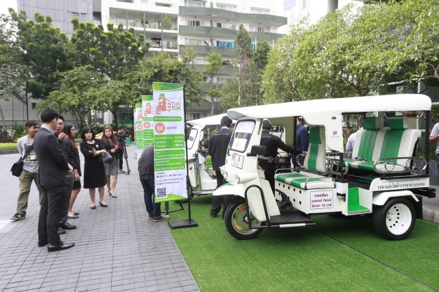 ภาพบรรยากาศงานเปิดตัวโครงการรถตุ๊กตุกไฟฟ้าฯ ชุดที่2